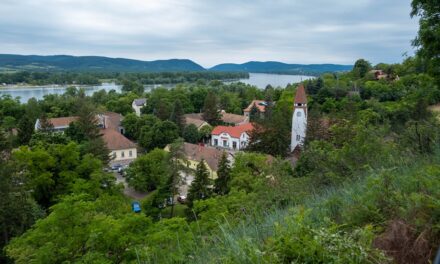 „Zebegény nem Halloween falu” – betiltotta a tökfaragást a település polgármestere, szerinte a helyiek inkább menjenek a temetőbe emlékezni