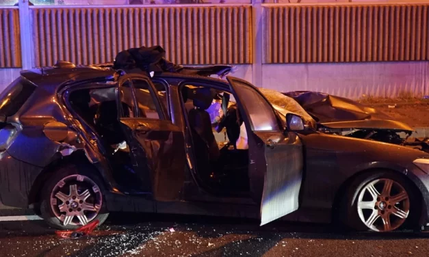 Újabb részletek a Szerencs utcai balesetről: a Kodály körödtől üldözték a rendőrök a bulizós fiatalokat, a BMW-s ámokfutó a helyszínen meghalt