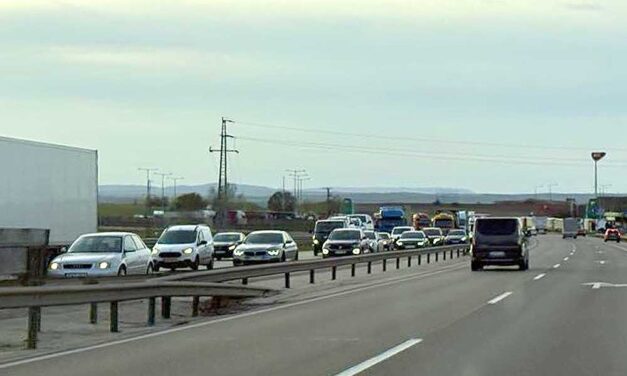 Szinte lehetetlen megközelíteni Budapestet: az M1-esen 10 kilométeres a dugó, az M7-es is áll Érdnél