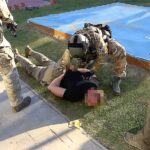 Körözés alatt állt a 15. kerületi óvodába késsel berontó férfi, kábítószert és szamurájkardot is találtak nála