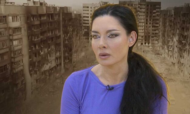 Gregor Bernadett kiakadt, amiért egy korábbi nyilatkozatát és a fiai fotóit használta fel a kormánymédia a háborúval riogató ingyenes mellékletében