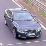 Bedrogozva, a lopott autóban aludt az a férfi, aki egy éjszaka alatt 3 kocsit is elkötött: egy tanyán találtak rá a rendőrök