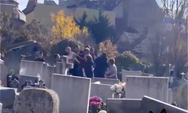 Balhé a kaposvári temetőben: két család esett egymásnak, az asszonyok rikácsolva pofozták egymást