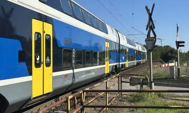 Gázolt a vonat Újszásznál, fennakadások vannak a székesfehérvári vonalon is