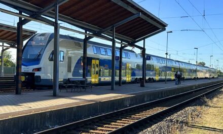 Elesett a MÁV szegedi vonala: műszaki hiba miatt egy órát is késhetnek a vonatok, az utasok dühöngenek