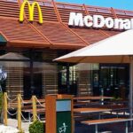 Két napig országszerte zárva lesznek a McDonald’s éttermek: szenteste napján csak 2 helyen lehet majd sajtburgert kapni