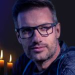 Holtan találták Csudai Sándor fotóriportert a Városligetben, 38 éves fotós a Néprajzi Múzeum tetejéről eshetett le