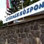 Újabb gyermekbántalmazás: előkerült a felvétel, amelyen  egy földön fekvő, fogyatékos fiút fojtogatnak a fóti gyermekotthonban