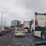 Óriási dugót okoznak a tiltakozó kamionok Budapesten, már az Árpád hídon tart a konvoj