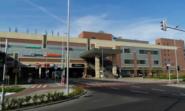 Drágul a parkolás a KÖKI Terminálban, megszüntetik az ingyenes várakozási időt is