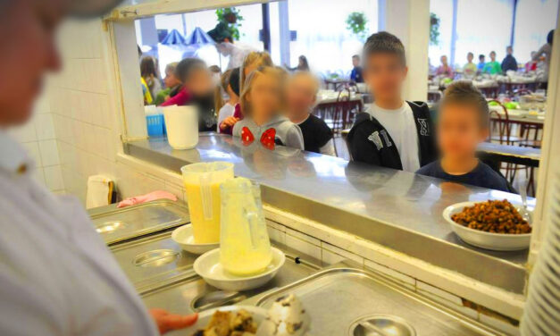 Ételmérgezés Budapesten: nyomoz a rendőrség a tömeges megbetegedés miatt, 600 gyerek betegedett meg a menzakajától