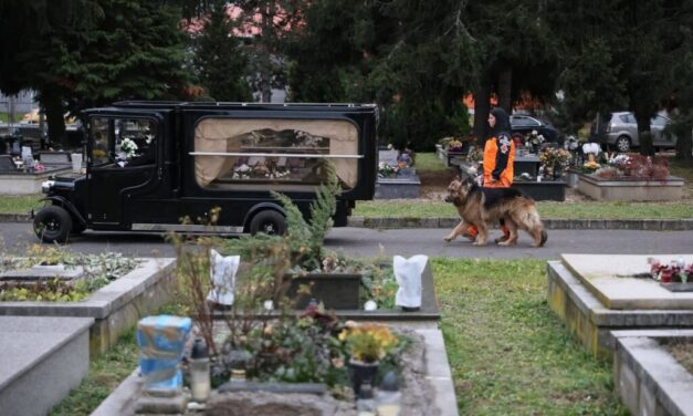 Lehoczki László halálát kutyája is megérezte: Hope azóta sirdogál, a temetésen is elbúcsúzott gazdájától