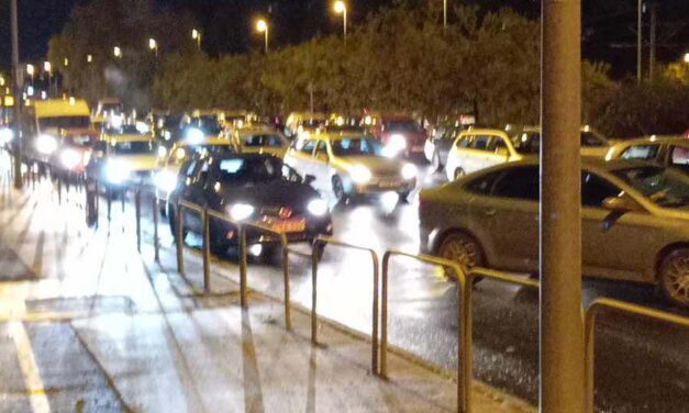 Elfogyott a szentendreiek türelme: 10 kilométeres kocsisor alakult ki a 11-es főúton, rendőri forgalomirányítást követelnek