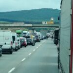 Tömegbaleset az M1-es autópályán, már 10 kilométeres a torlódás Budapest környékén