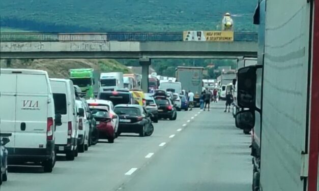 Tömegbaleset az M1-es autópályán, már 10 kilométeres a torlódás Budapest környékén