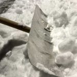 Új őrület hódít Budán és környékén: ha ellapátolod a havat idős szomszédod előtt, akkor ajándékot kapsz a polgármestertől