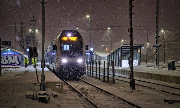 Hóhelyzet: váltóállítási problémákkal küzd a MÁV, kimaradnak és késnek a Budapest környéki járatok