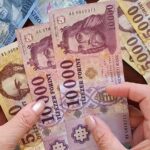 Jó hír: már az országgyűlési képviselők munkatársainak és a hittantanároknak is 1 millió forint ingyenpénzt ad a kormány