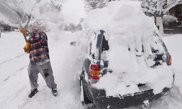 Óriási havazással és ónos esővel érkezik a tél az országba, Budapesten és környékén sem lesz egyszerű a közlekedés