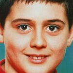 Hivalatos: brutálisan bántalmazta és kilencszer szúrta hasba gyilkosa a 11 éves Till Tamást