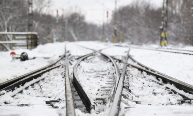 MÁV: a téli időjárás miatt a pénteki menetrend is jelentősen változik – így járnak a vonatok Budapest környékén