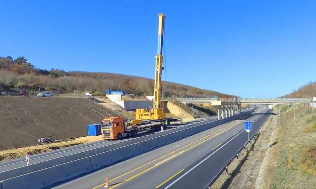 Látványos videón az M1-es autópálya átalakulkása, elképesztő dolgok történnek az éj leple alatt, ezt neked is látnod kell