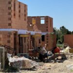 Évtizedes mélypontot értek el a lakásépítések, de Budapesten és környékén már látszik a fény az alagút végén