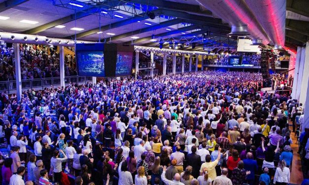 Pénzügyi botrány a Hit Gyülekezetében: felfüggesztették az egyik lelkészt, miután többszáz millió forintot csalt ki híveitől