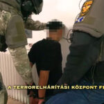 Osztálytársaival és tanáraival is végezni akart a szentendrei diák, az iskolában fogták el a kommandósok