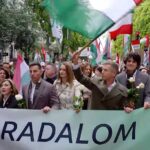 Káromkodva, késsel fenyegette meg egy férfi a Tisza egyik önkéntesét Budapesten – videó a cikkben