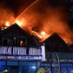 Három holttestet találtak a kiégett budakeszi munkásszállóban: megrázó helyszíni videó a cikkben