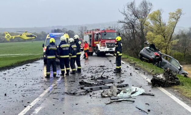 Halálos baleset Pécs környékén: egy 60 éves férfi holttestét emelték ki a roncsok közül