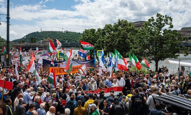 Nemzeti ünnep: a fél ország Budapesten menetel, itt tudod követni a lezárásokat