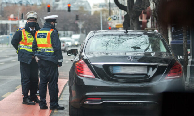 Mától egy hétig közúti razziát tart a rendőrség: az autósokat és a motorosokat is ellenőrzik