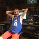 Rendőrök és mentő érkezett Galla Miklós dunaharaszti házához, kórházba vitték a humoristát