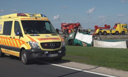 Felborult egy traktor Bonyhádnál, a járművezetője meghalt