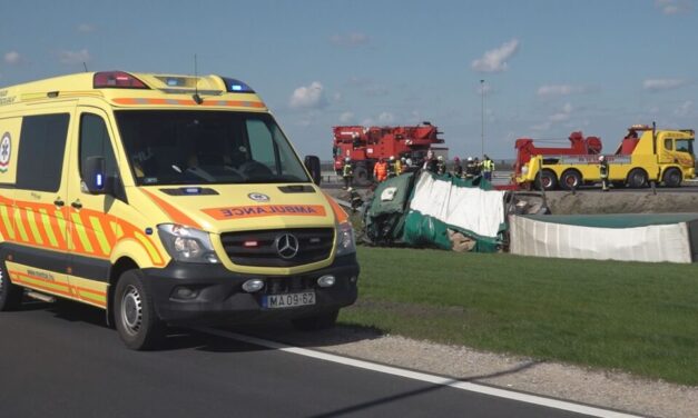 Felborult egy traktor Bonyhádnál, a járművezetője meghalt