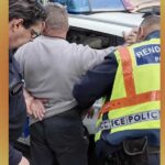 Késsel fenyegette meg egy férfi Radnai Márkot a Tisza Párt  kesztölci fórumán, rendőrök vezették el a támadót – videó a cikkben