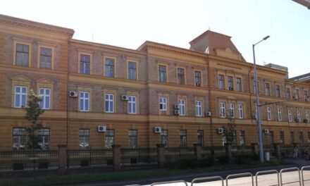 Leesett és meghalt a közszolgálati egyetem harmadéves diákja a 10. kerületi laktanya tetejéről