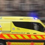 Kerékszerelés közben esett rá az autója az idős férfira, nem tudták megmenteni az életét