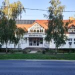 Balhé Szentmártonkátán: egy nő azt állítja, nem akart ágyba bújni az alpolgármesterrel, aki emiatt úgy megverte őt, hogy fél szemére meg is vakulhat