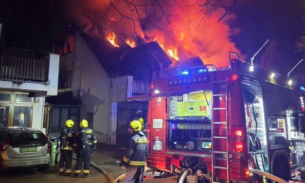 Budakeszi tűzvész: kiugrott a lángoló épületből a legendás DJ, oylan súlyosan megégett, hogy még most is az életéért küzd a kórházban