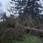 Ítéletidő: 110 km/órás szél tombol Vas megyében, 4 ezer háztartás maradt áram nélkül, 8 ezer lakásban nincs fűtés