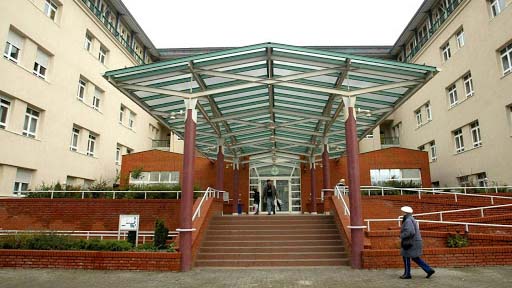 Későn ismerték fel egy nő halálos infarktusát, szakmai mulasztás miatt vizsgálják a Szent Imre kórházat