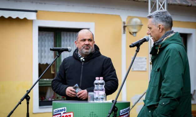 Bóna Zoltán fideszes képviselő foglalkoztatta papíron a letartóztatott halásztelki polgármester édesanyját