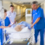 Fogműtétje közben esett kómába egy kétgyermekes apa a budapesti magánklinikán:  háromszor élesztették újra, lebénult az egyik oldala