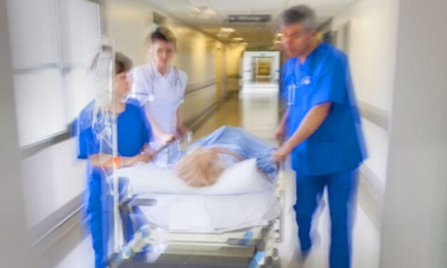 Fogműtétje közben esett kómába egy kétgyermekes apa a budapesti magánklinikán:  háromszor élesztették újra, lebénult az egyik oldala