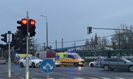 „Barnabás meghalt, 14 éves volt” – nem tudták megmenteni annak a fiatalnak az életét, aki fülhallgatóval a fején gázolt el a HÉV Óbudán