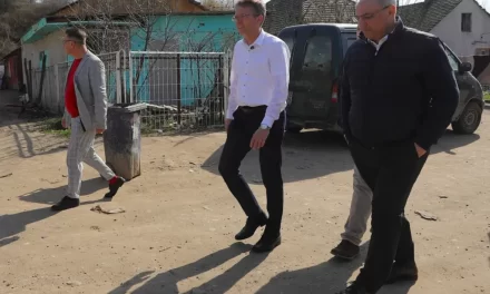 Több tízmilliót kapott Hankó Balázs minisztériumától az az egyesület, amely Penny-kártyákat osztogatott a választás előtt a miniszter körzetében