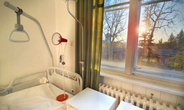 Vizsgálat nélkül küldték el a sürgősségiről a hasfájásra panaszkodó férfit, másnap meghalt a beteg